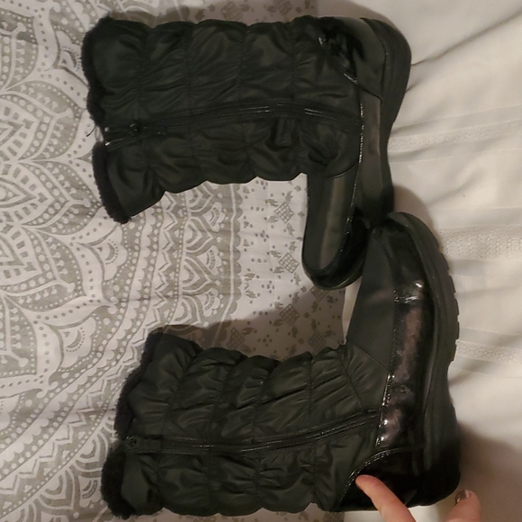 Totes 3 calf boots,black nylon patent accent, side zip. Not worn - Picture 3 of 16